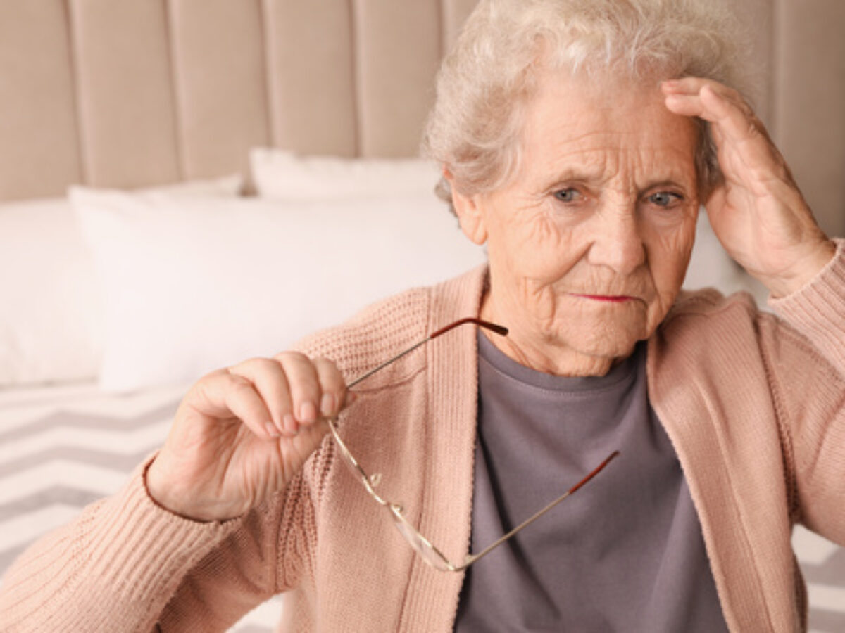 elderly person with confusion or brain fog, mental clouding, cognitive decline symptoms